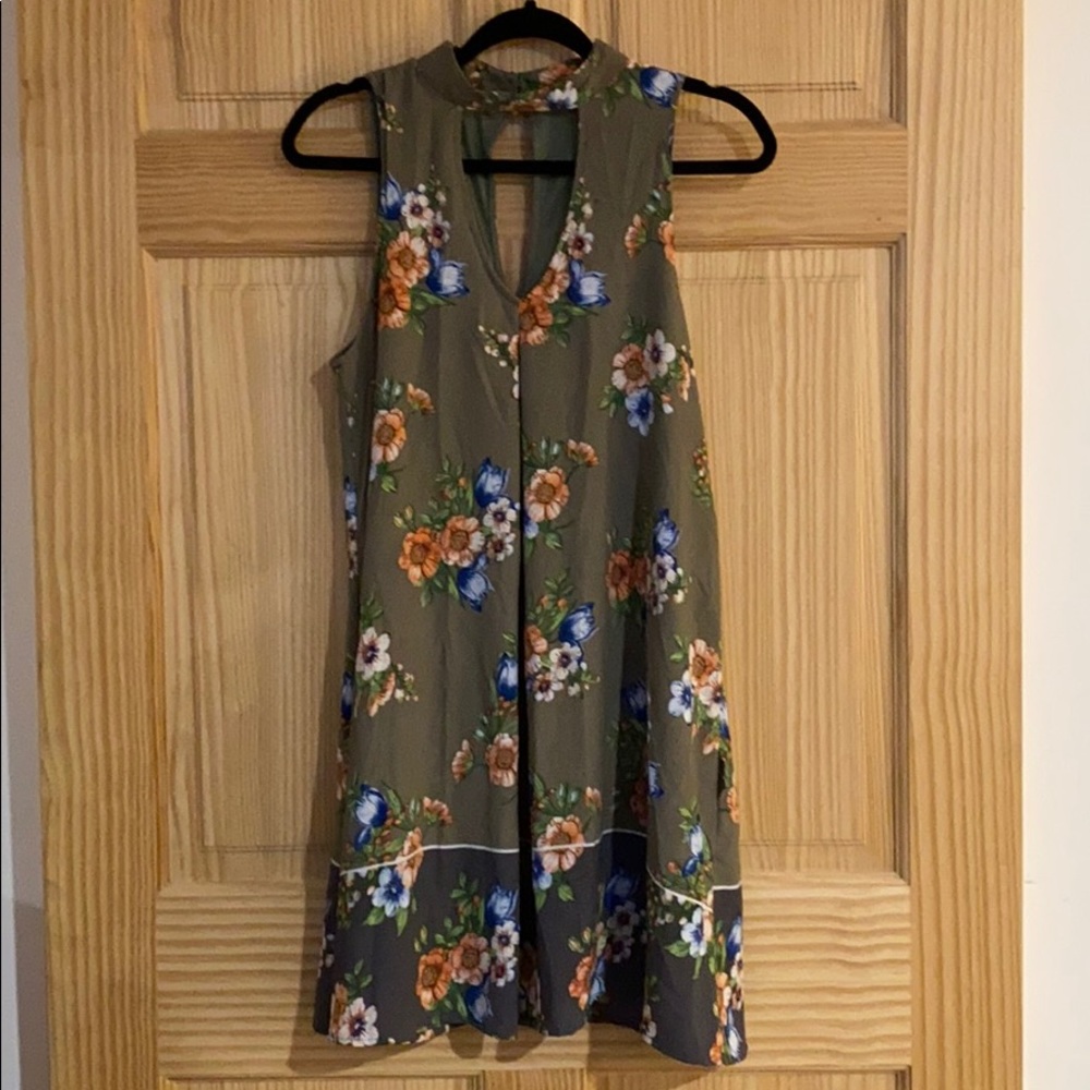 🔥SALE🔥 6/$25 💐Green Dress with Flowers💐